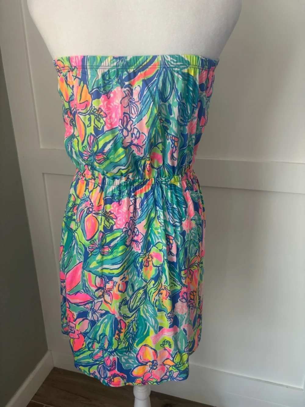 Lilly Pulitzer Strapless Floral strapless in size medium excellent condition - Picture 2 of 6